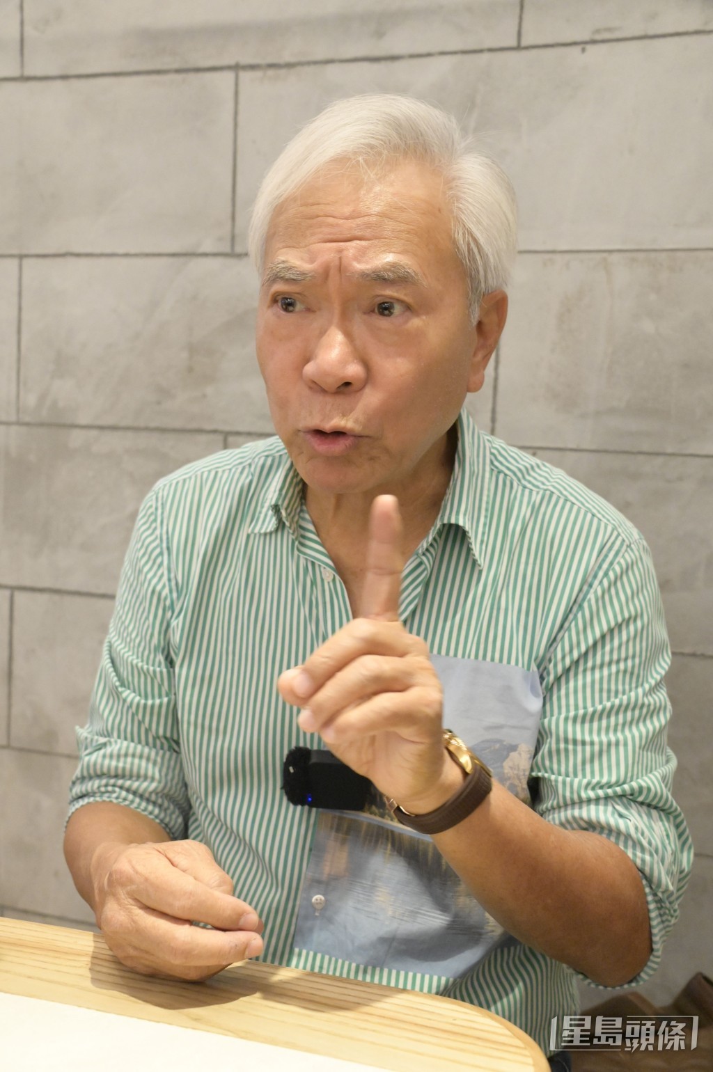 基哥勞氣反擊：「我得唔得有乜相關？係我和王青霞之間嘅事，與你何干呢？」