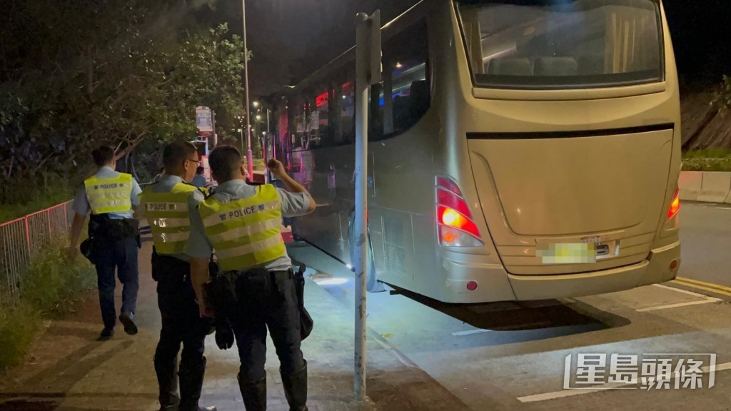 警員在場調查。 警員在場調查。