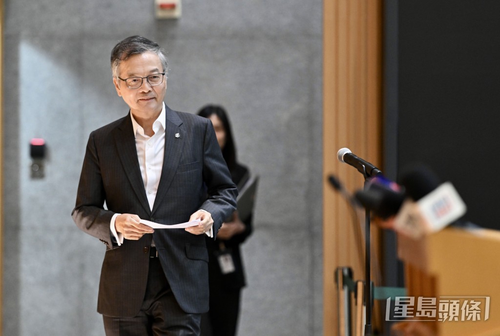 精神健康諮詢委員會主席林正財在會議結束後會見傳媒。