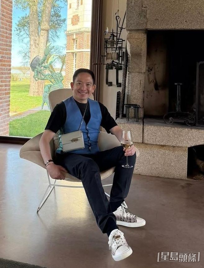 Jeffrey對名牌穿搭相當講究。 Jeffrey對名牌穿搭相當講究。