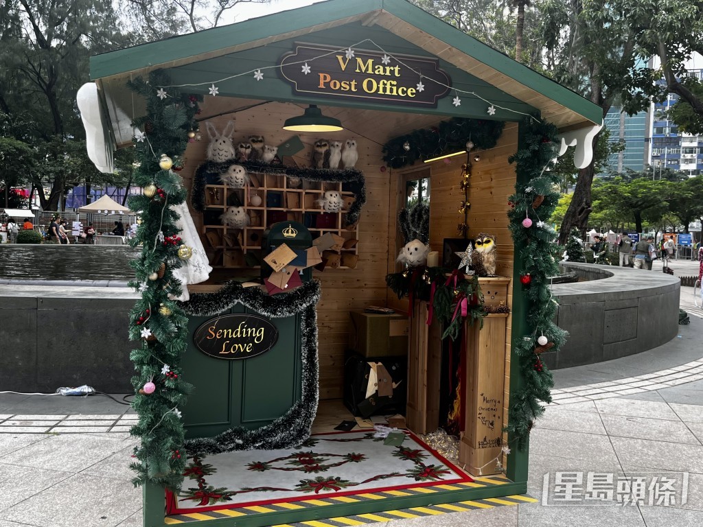 市集內設有大型打卡裝置,聖誕主題裝置包括糖果屋及發光鹿車。 市集內設有大型打卡裝置,聖誕主題裝置包括糖果屋及發光鹿車。