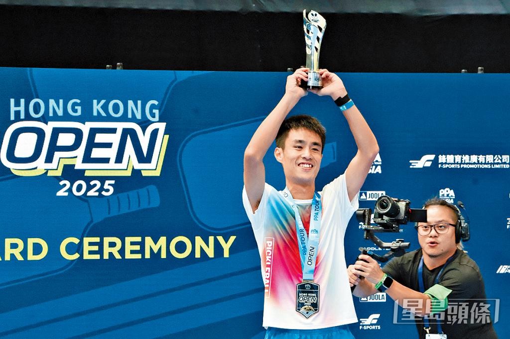 去年8月，王康傑於啟德體育園，奪得亞洲職業匹克球巡迴賽香港公開賽男單冠軍。
