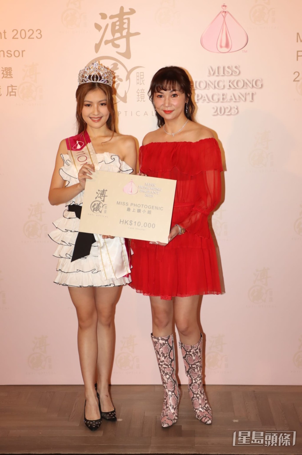 亞軍王怡然(左)被爆家事,受訪時曾指傳言有真有假。 亞軍王怡然(左)被爆家事,受訪時曾指傳言有真有假。
