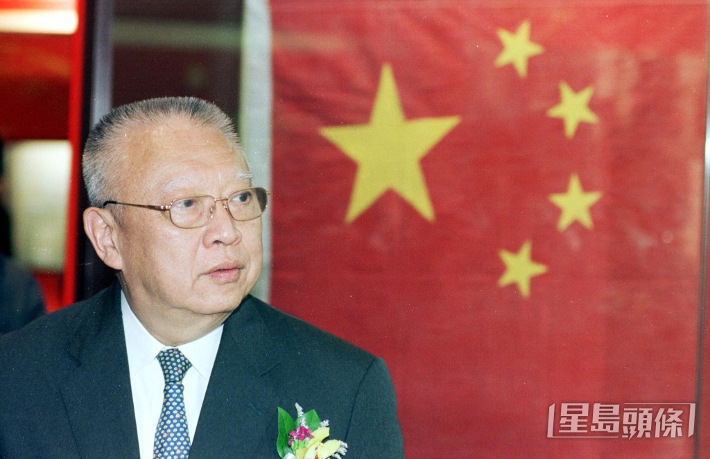 董建華為香港首任行政長官。 董建華為香港首任行政長官。