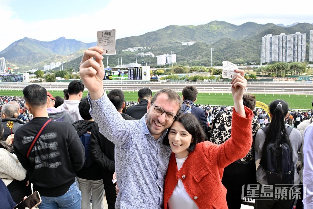 Mastellaro (右)及Bisceglia (左)花費了300元投注。