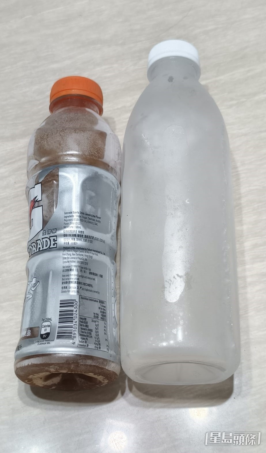 工人将饮用水放进冰格自制「冰砖」,于日间饮用。 工人将饮用水放进冰格自制「冰砖」,于日间饮用。