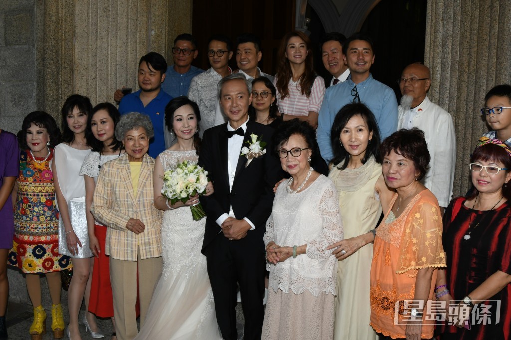 陳榮峻於2018年再婚，迎娶吳香倫。