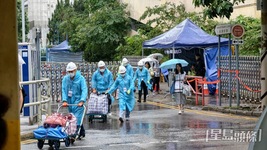​今日（4月24日）是大埔宏福苑火災後居民分批上樓的第5日。黃文威攝