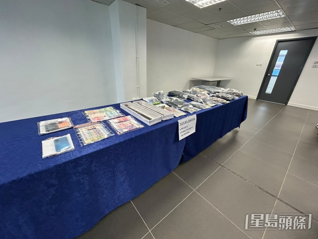 警方展示涉案證物。曾志恆攝 警方展示涉案證物。曾志恆攝