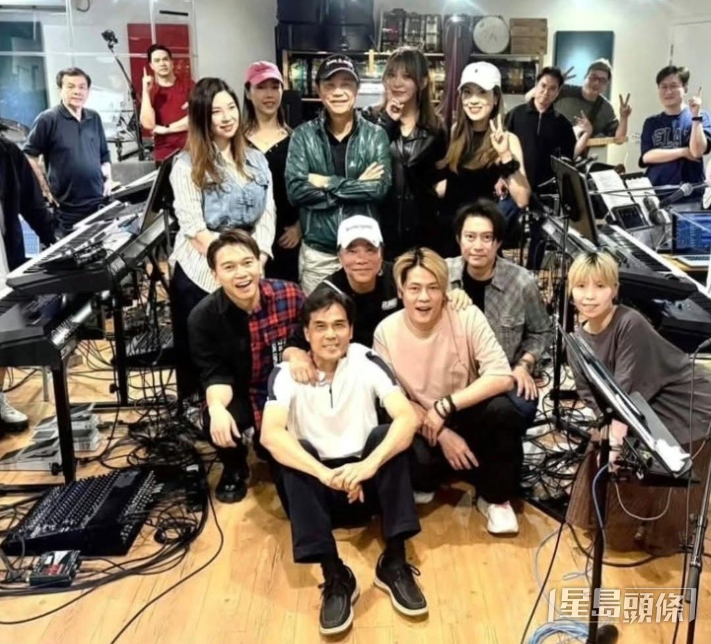 超聲團曾為區瑞強演唱會落力綵排。 超聲團曾為區瑞強演唱會落力綵排。