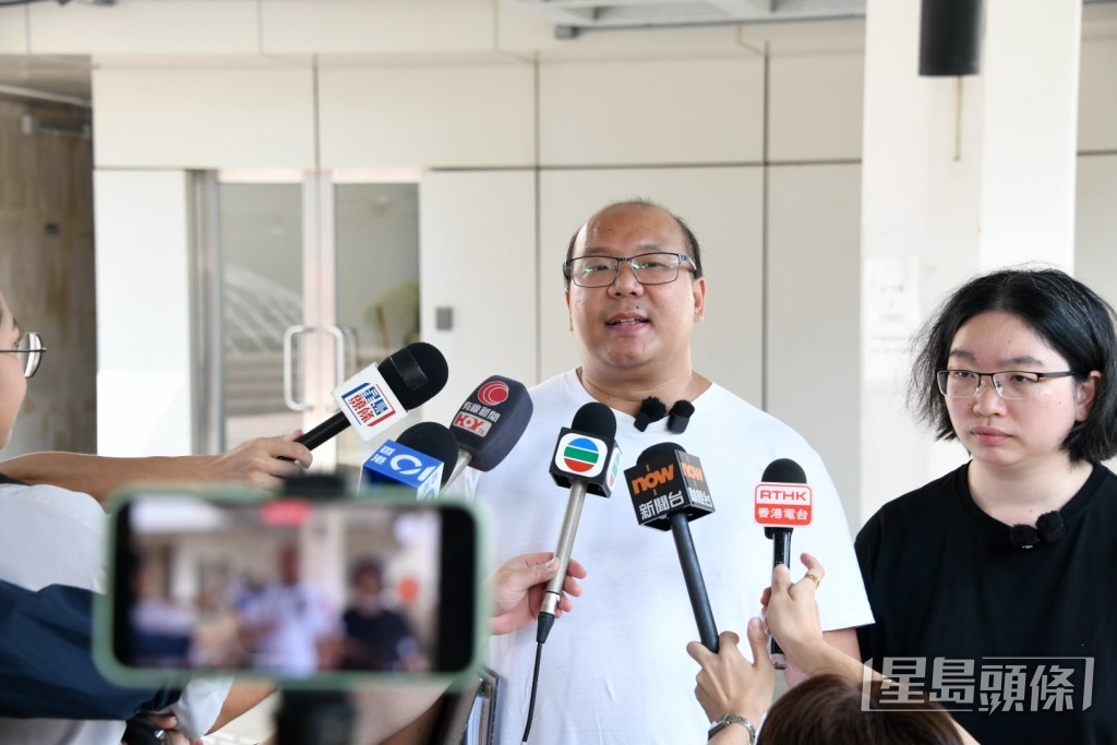 曾先生與關小姐今日(7日)到高等法院為Danny申請人身保護令。楊偉亨攝 曾先生與關小姐今日(7日)到高等法院為Danny申請人身保護令。楊偉亨攝