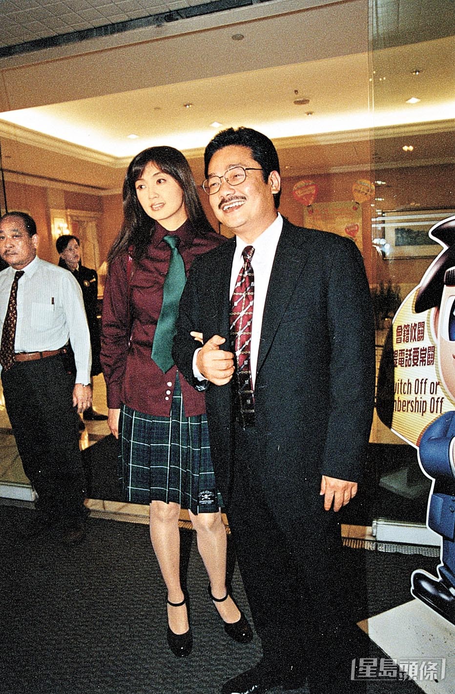 直到1999年,倪詩蓓戀上香港漫畫家黃玉郎,並誕下一子黃英樑(Royce),惜兩人於2004年分手收場。 直到1999年,倪詩蓓戀上香港漫畫家黃玉郎,並誕下一子黃英樑(Royce),惜兩人於2004年分手收場。