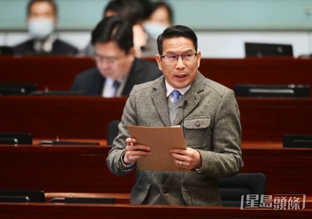 教育界立法會議員朱國強表示,有學校因宣布明天停課,令原定的畢業禮要取消。 教育界立法會議員朱國強表示,有學校因宣布明天停課,令原定的畢業禮要取消。