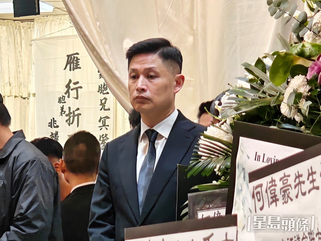 消防處處長楊恩健留守協助家屬。 消防處處長楊恩健留守協助家屬。