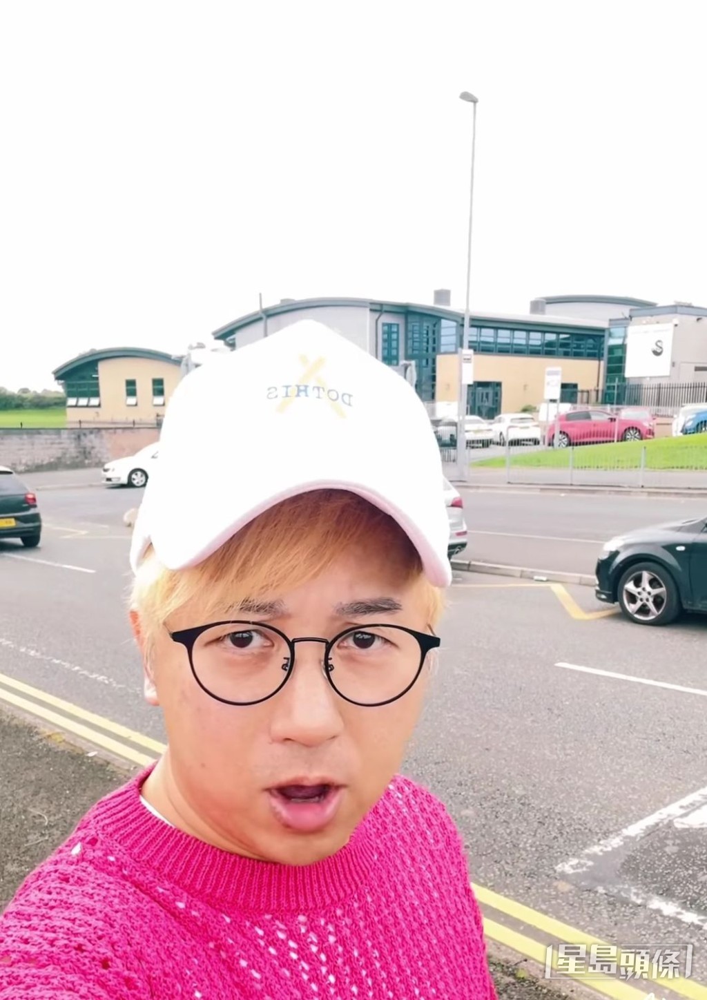 在英國的林子博,珍惜接送子女返學放學。 在英國的林子博,珍惜接送子女返學放學。