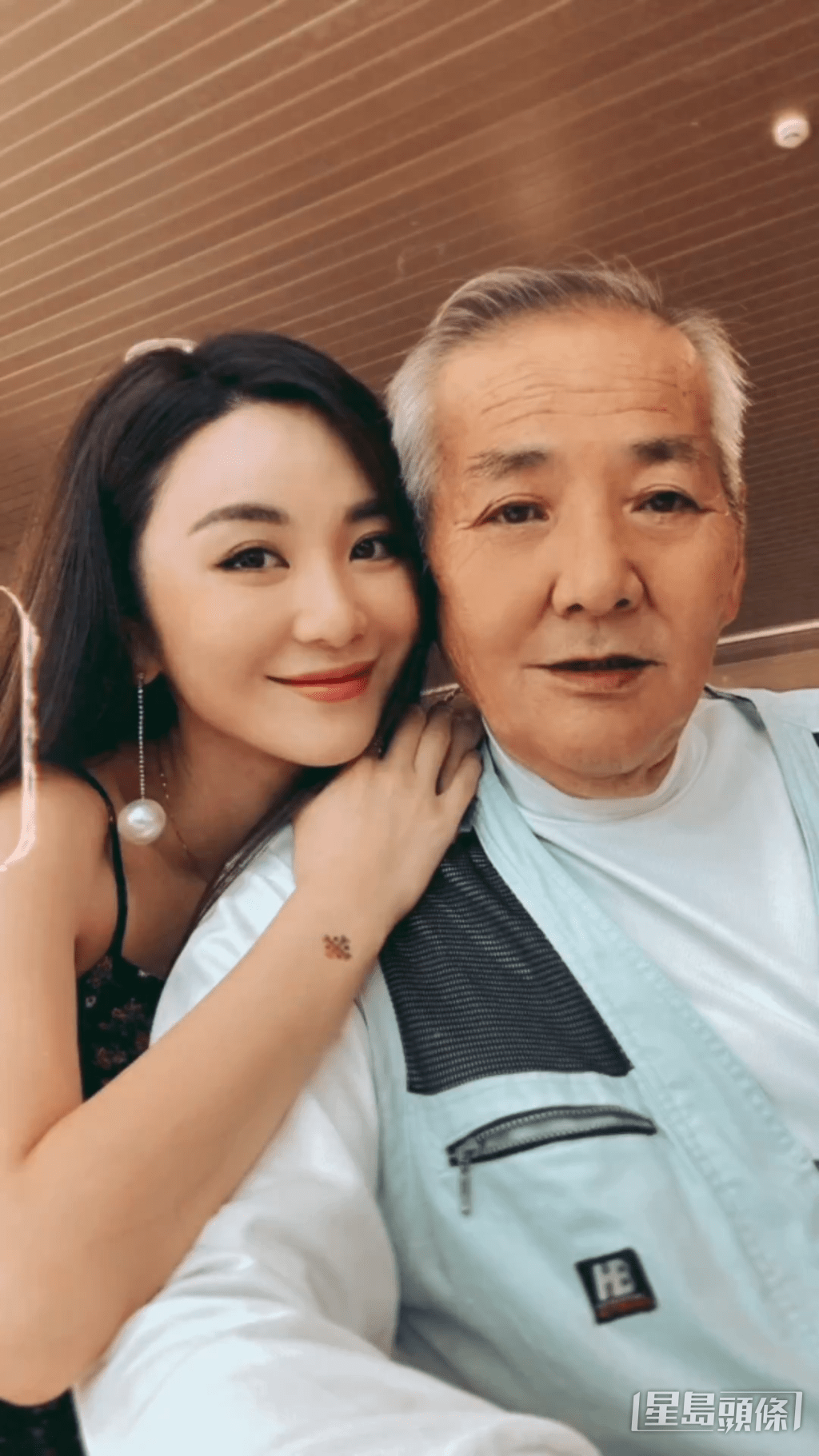 年过七旬的裕美爸爸依然高大威猛,非常俊朗。 年过七旬的裕美爸爸依然高大威猛,非常俊朗。