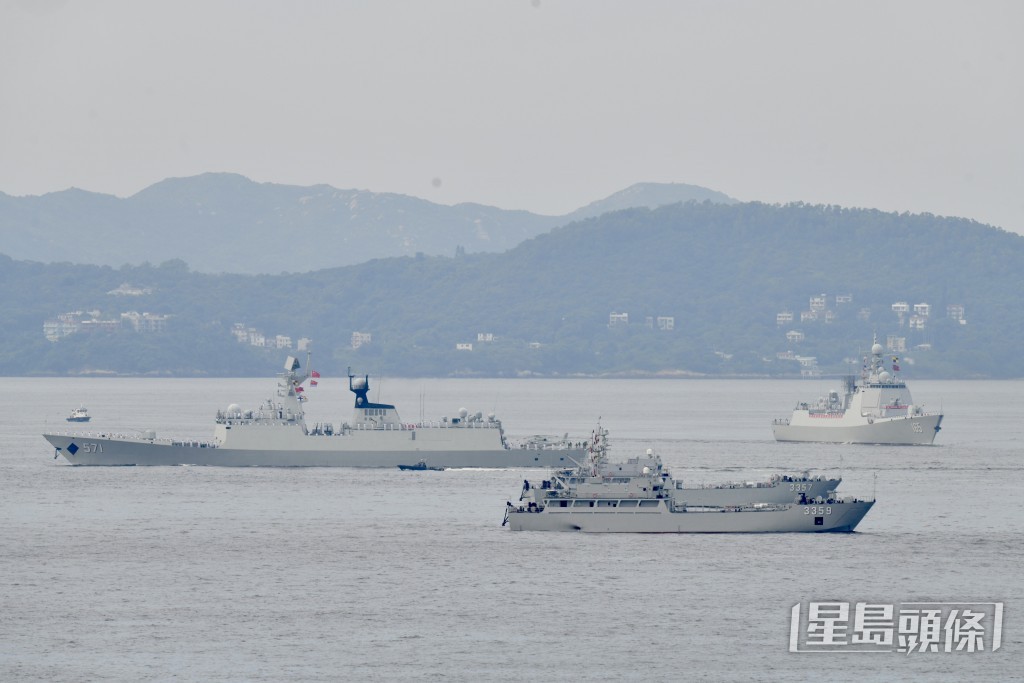 山東艦航母編隊訪港 - 青衣情況。盧江球攝 山東艦航母編隊訪港 - 青衣情況。盧江球攝