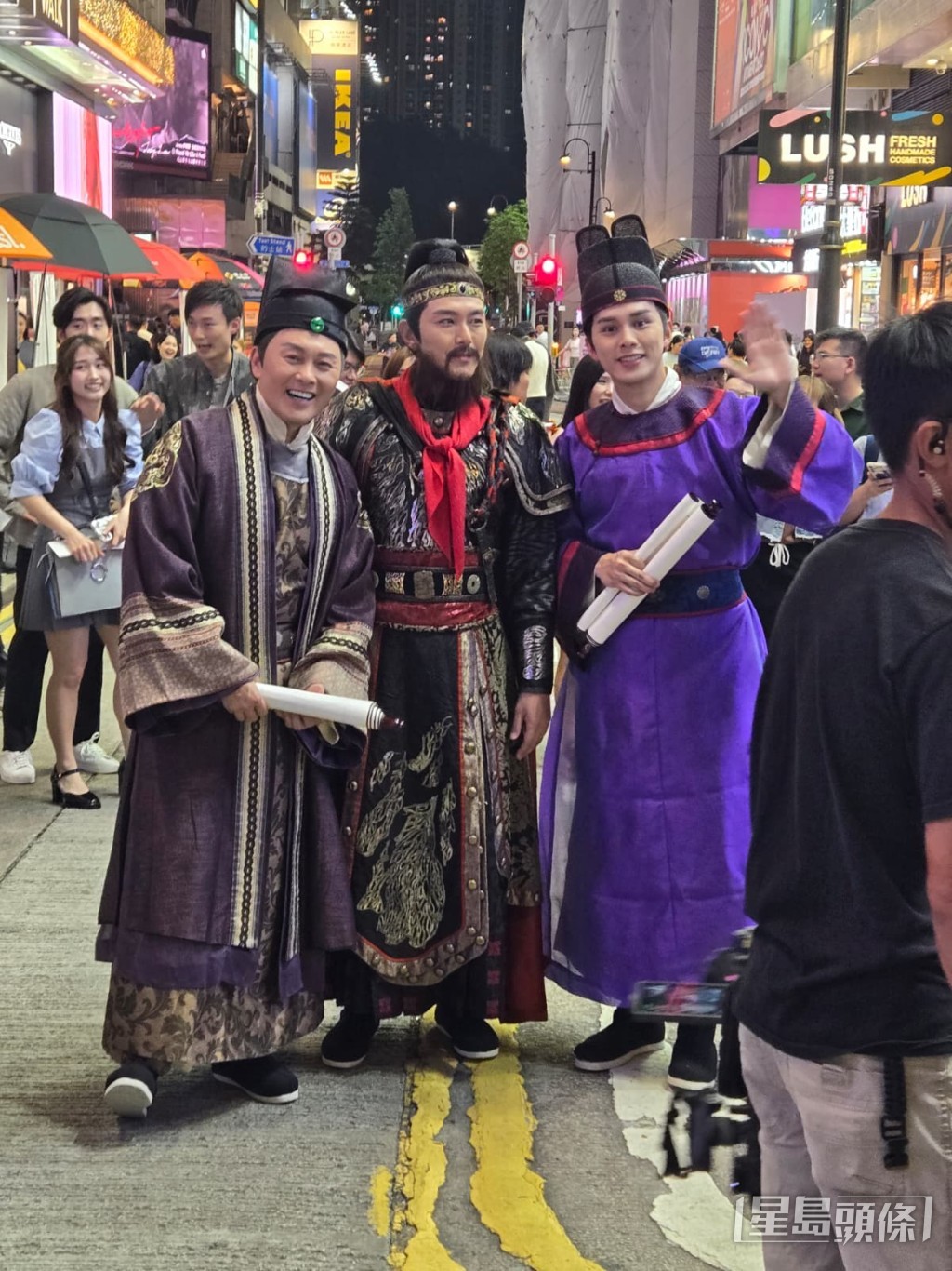 蕭正楠孖何廣沛曹永廉銅鑼灣拍節目巡禮 。 蕭正楠孖何廣沛曹永廉銅鑼灣拍節目巡禮 。