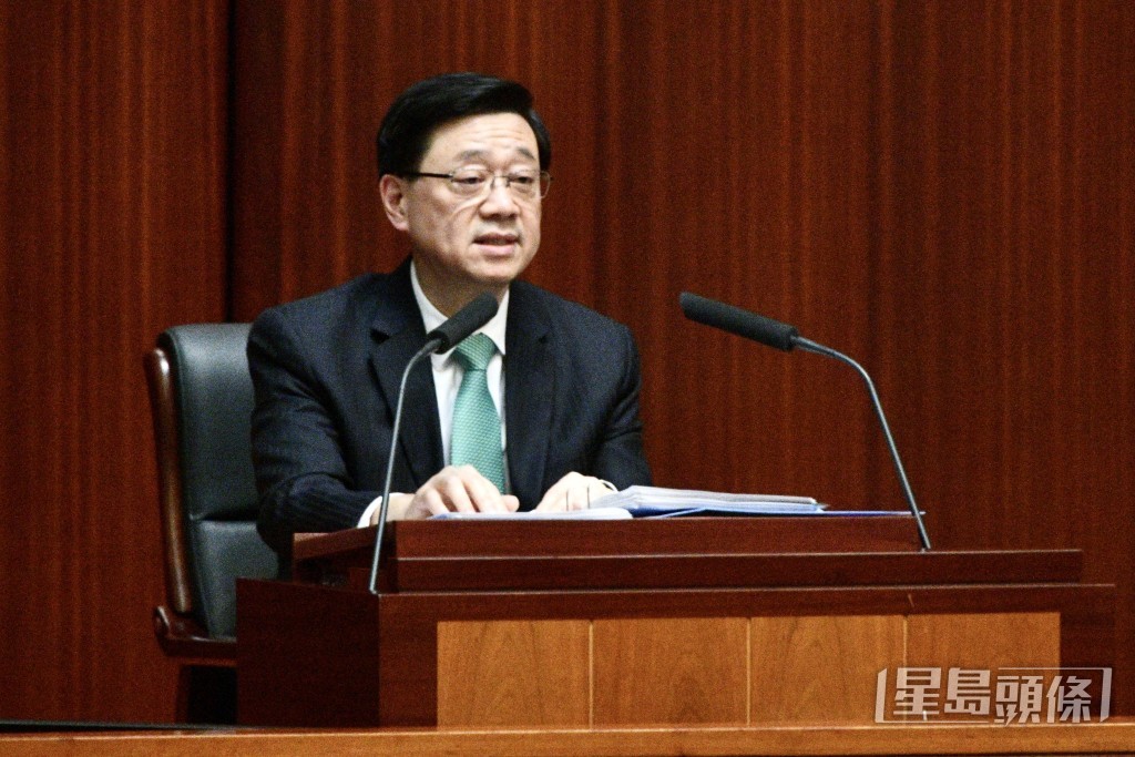 立法會會議，行政長官發表施政報告。盧江球攝
