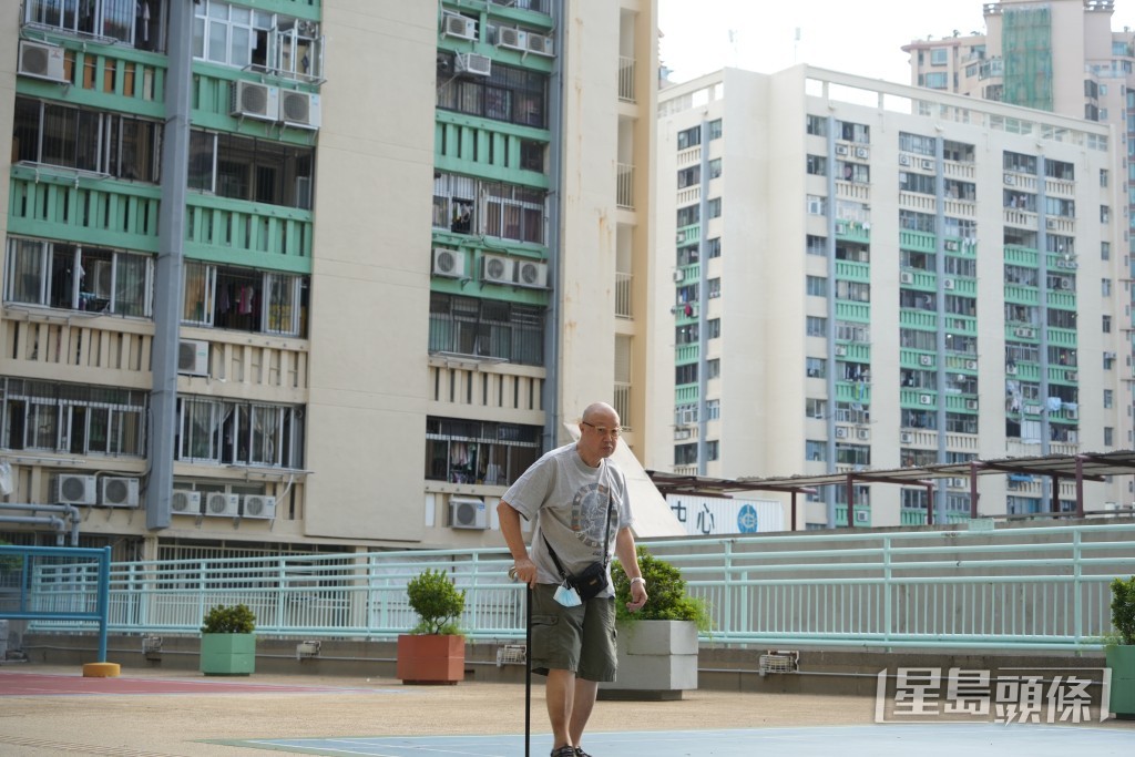 房屋署向公屋租戶發信要求申報物業。吳艷玲攝