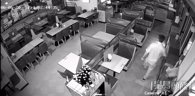 獨行賊在店內隨處走動。片段由受訪者提供