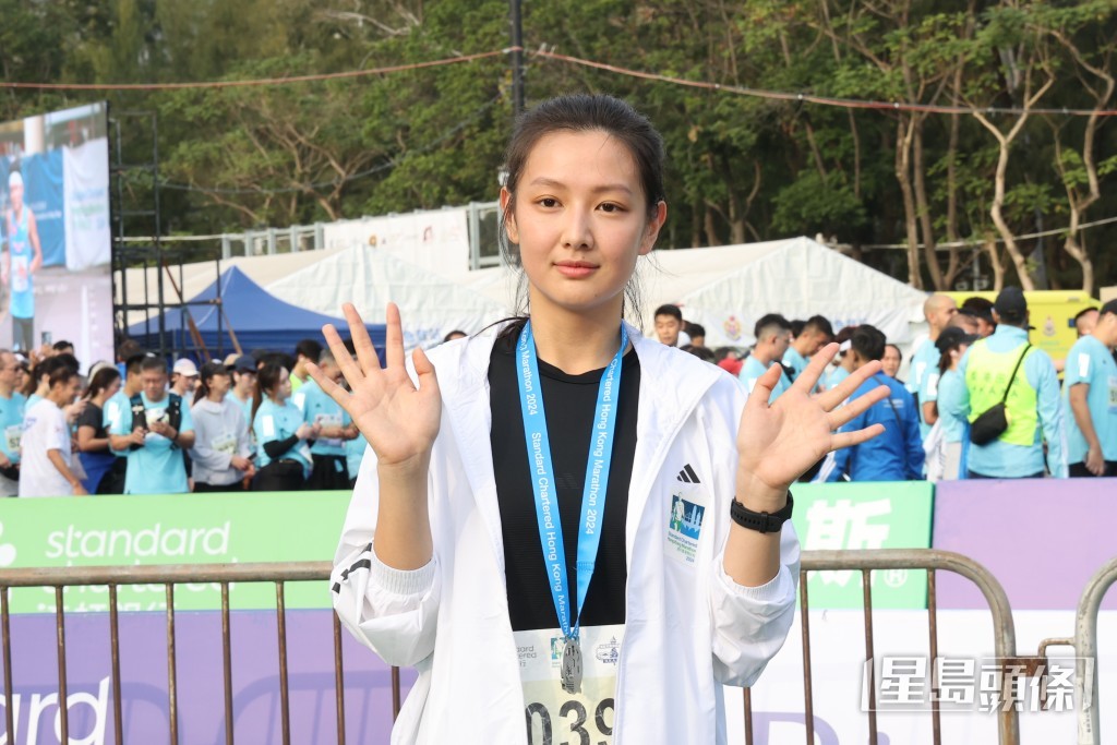 譚旻萱近年曾拍不少ViuTV節目及與MIRROR成員合作而爆紅。