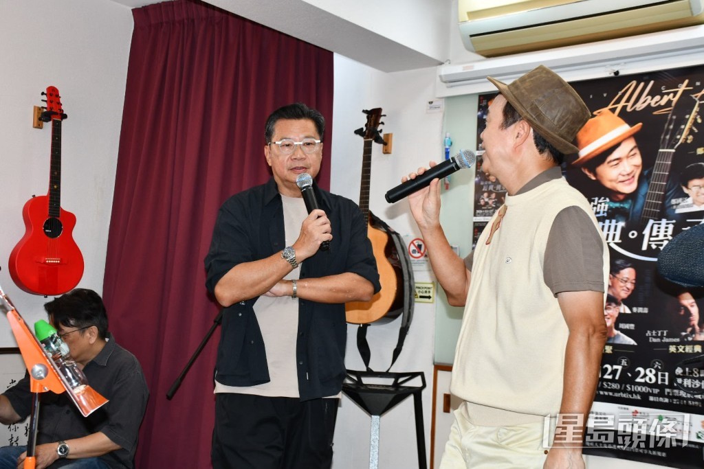 區瑞強跟昔日電台老友鄭子誠再續經典。 區瑞強跟昔日電台老友鄭子誠再續經典。