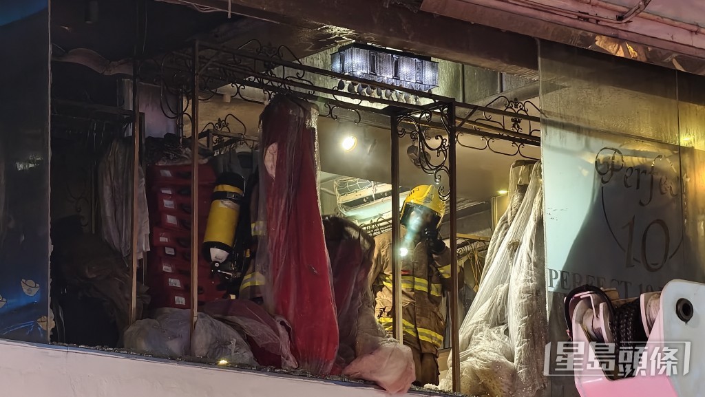 現場為尖沙咀金巴利道69至71A號1樓一間婚紗舖。黃文威攝 現場為尖沙咀金巴利道69至71A號1樓一間婚紗舖。黃文威攝