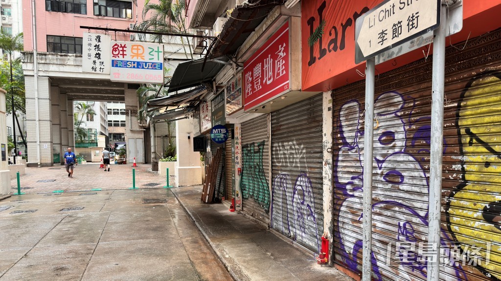 青年天台墮下倒臥路面不治。 青年天台墮下倒臥路面不治。