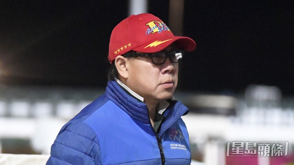 今朝「北地烈馬」及「謙謙君子」出試後葉楚航到機坪接馬，動態肉緊。