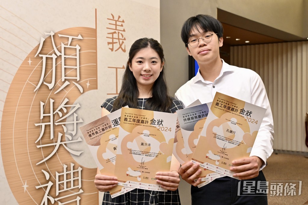 (左起)「優秀運動義工」黃泆溱和孔健行。劉駿軒攝 (左起)「優秀運動義工」黃泆溱和孔健行。劉駿軒攝