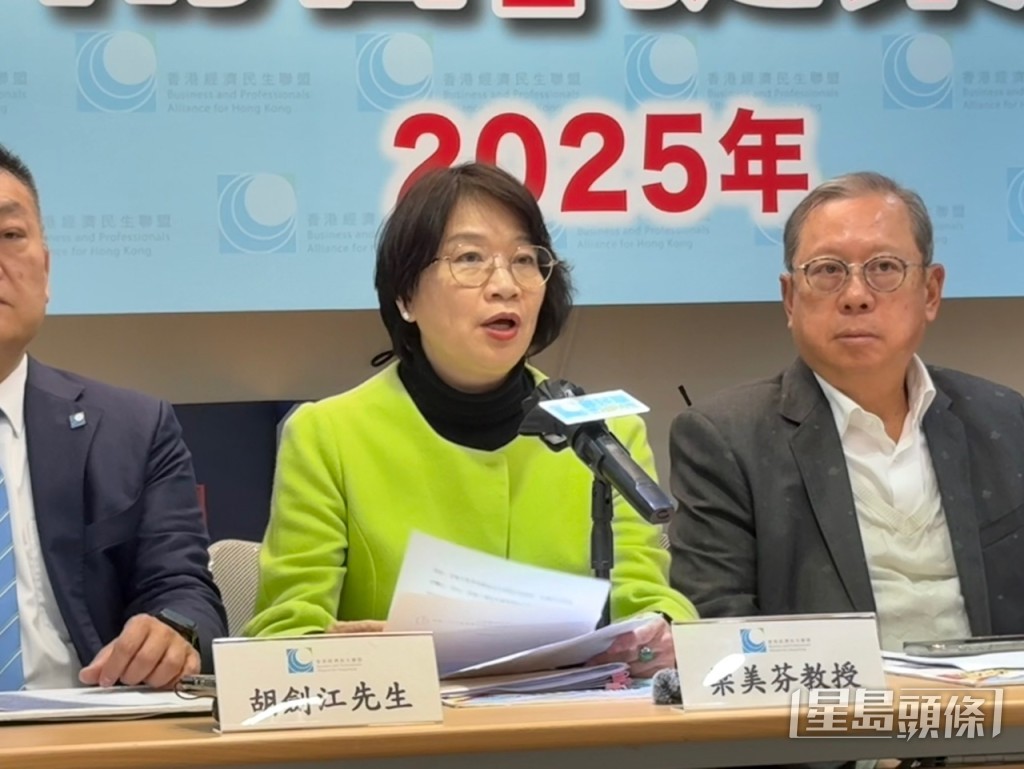 全国人大代表梁美芬建议成立大湾区知识产权评估中心，采“双总部”架构：香港总部负责国际评估，深圳总部负责衔接内地法律。