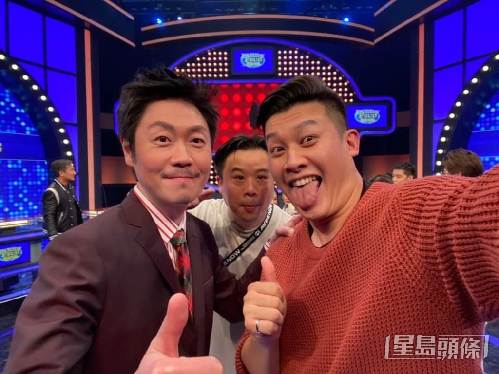 和李思捷做《思家大戰》。 和李思捷做《思家大戰》。