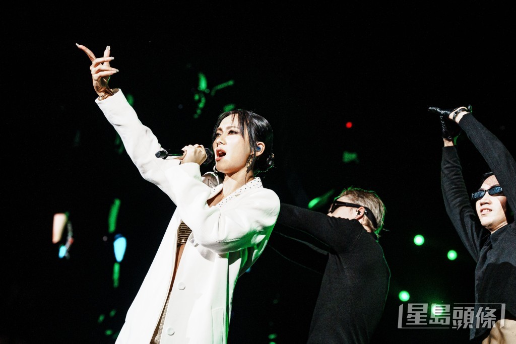 邱彥筒(Marf)為《Coldplay：Music Of The Spheres World Tour》演唱會第二場任暖場嘉賓。