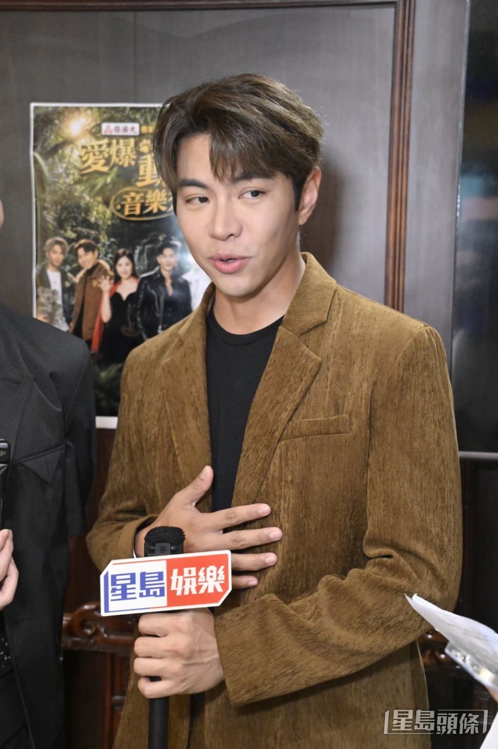 羅天宇就自嘲可以做影子。 羅天宇就自嘲可以做影子。