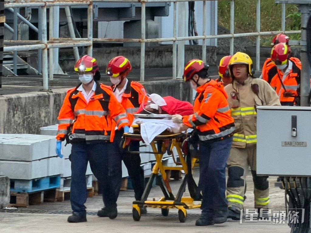 消防及救護救出傷者。