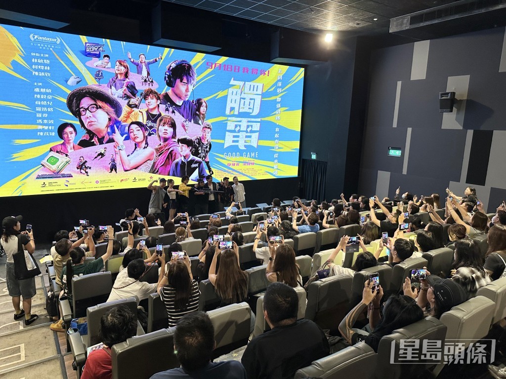 演員繼續為第四周上映的《觸電》謝票造勢。