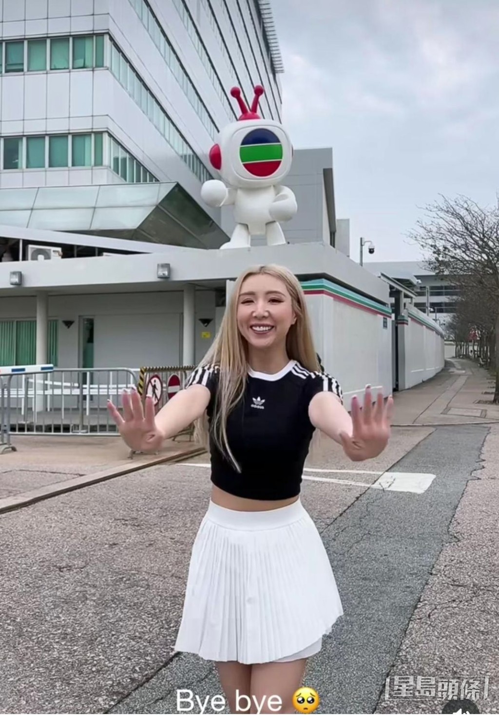 譚嘉儀唔捨得14年在TVB的人和事。 譚嘉儀唔捨得14年在TVB的人和事。