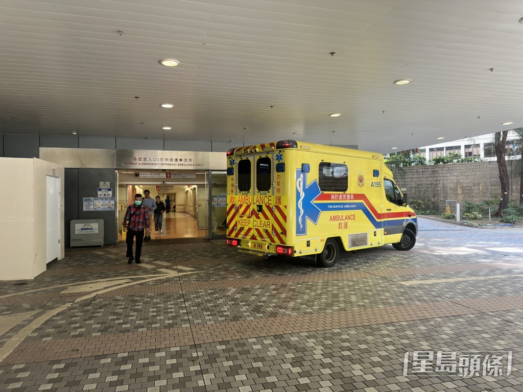 墮河青年獲救送院。梁國峰攝