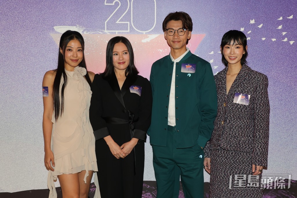 李靖筠（右一）與李麗珍（左二）在戲中扮演兩母女。