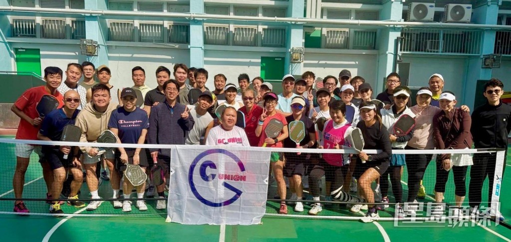 GC Union創辦人Ken（前排中白衣者）希望當局增加公營球場供應量。  受訪者提供