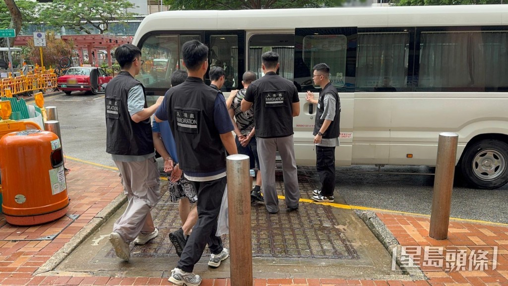 被捕人士帶署調查。 被捕人士帶署調查。