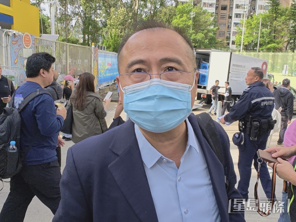 許先生擔心孫女長時間未進食，「就算冇其他事，都會餓死啦」。