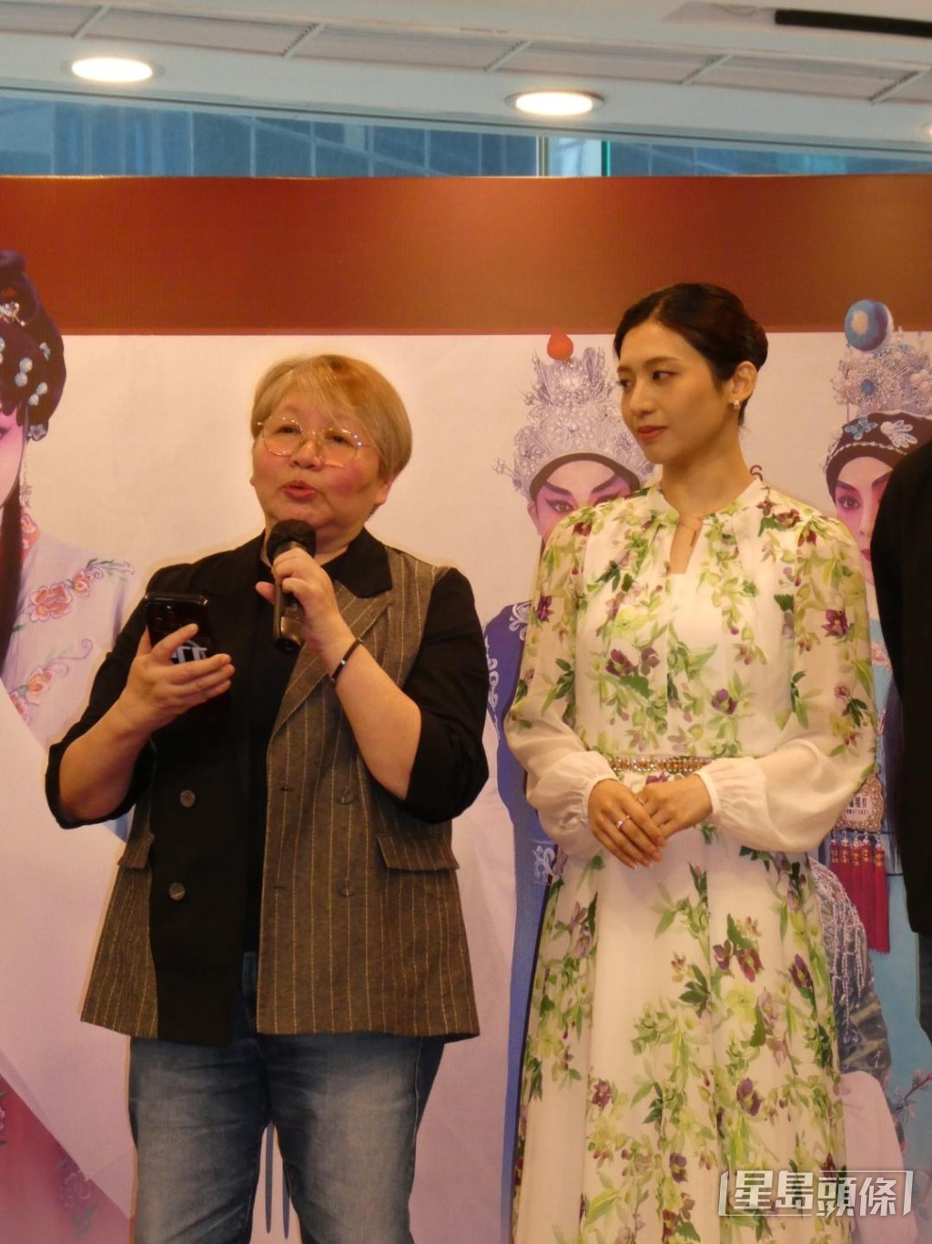 出品人彭美施和主演梁非同。