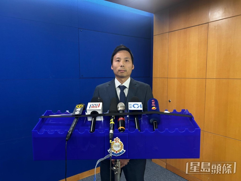 中區警區重案組第二隊偵緝督察黃展浩簡報案情。 中區警區重案組第二隊偵緝督察黃展浩簡報案情。