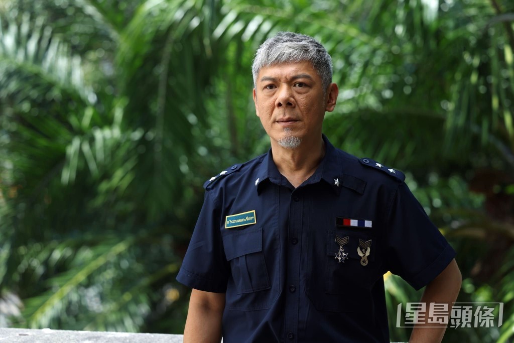 去年5月他遠赴雲南西雙版納拍攝內地短劇《暗處》。 去年5月他遠赴雲南西雙版納拍攝內地短劇《暗處》。