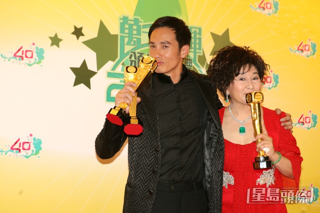 陳豪雖然屢獲「視帝」提名，但上一次得獎已是16年前，憑《溏心風暴》奪得雙料「視帝」。