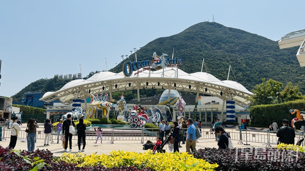 海洋公園今日（19日）表示，由於登山纜車因信號故障而暫停服務。蔡楚輝攝