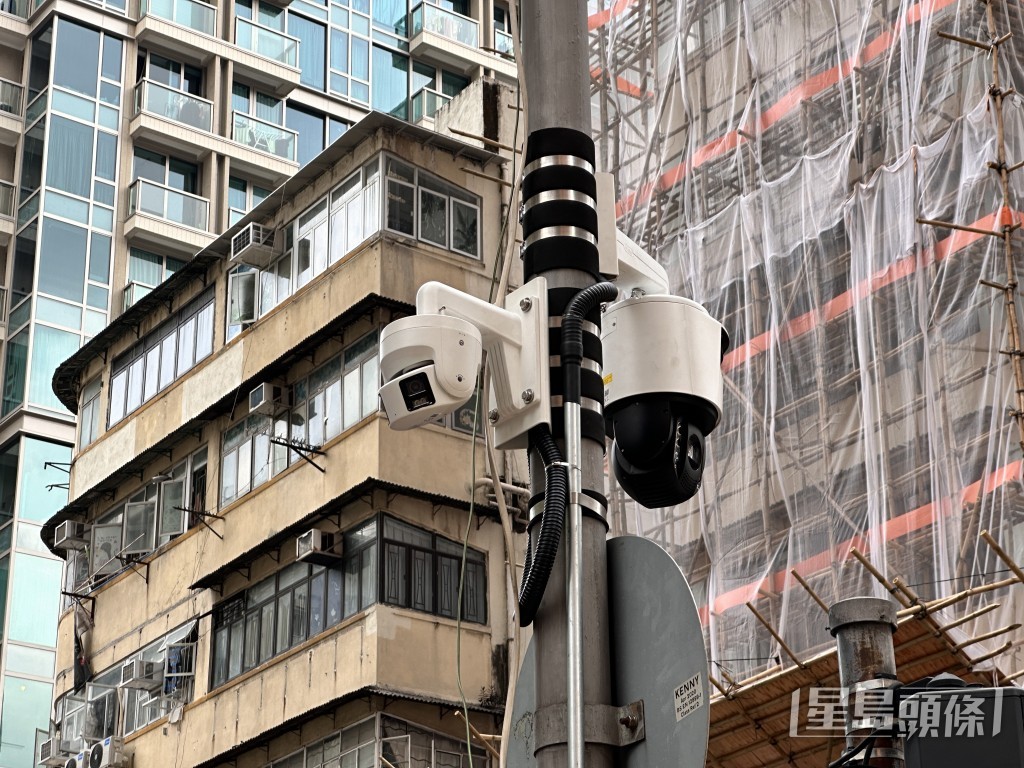 警方早前於旺角安裝一組閉路電視鏡頭。資料圖片 警方早前於旺角安裝一組閉路電視鏡頭。資料圖片