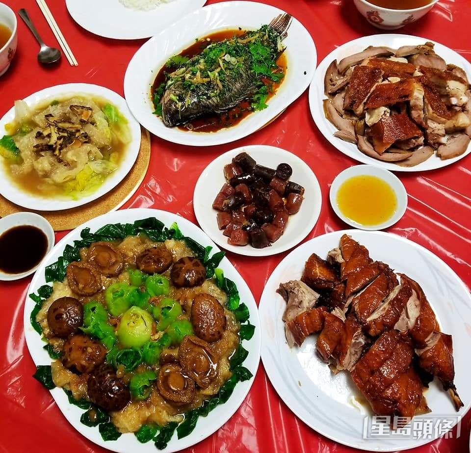 兩公婆煮豐富佳餚。 兩公婆煮豐富佳餚。